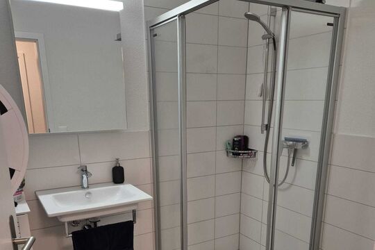 Badezimmer mit Dusche .jpg